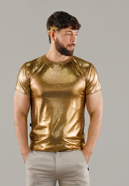 Remera brillante oro