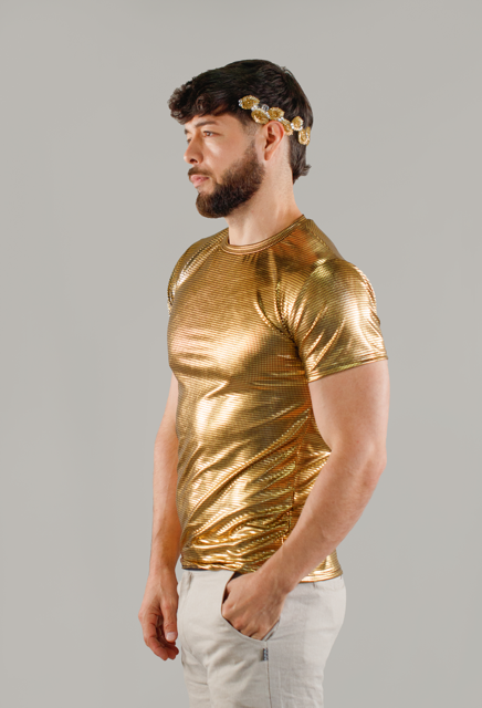 Remera brillante oro