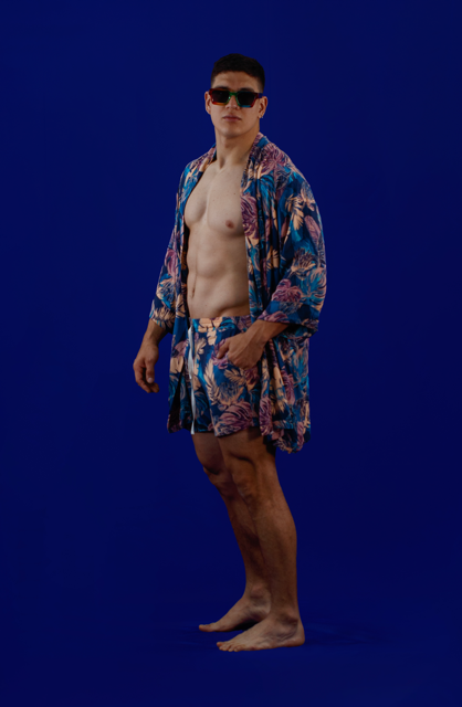 Conjunto azul de kimono y short con hojas