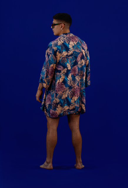 Conjunto azul de kimono y short con hojas