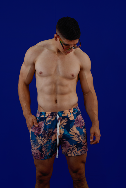 Conjunto azul de kimono y short con hojas