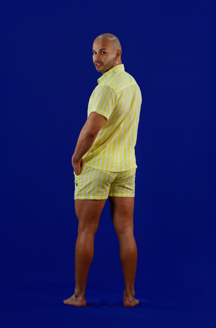 Conjunto a rayas amarillo y blanco